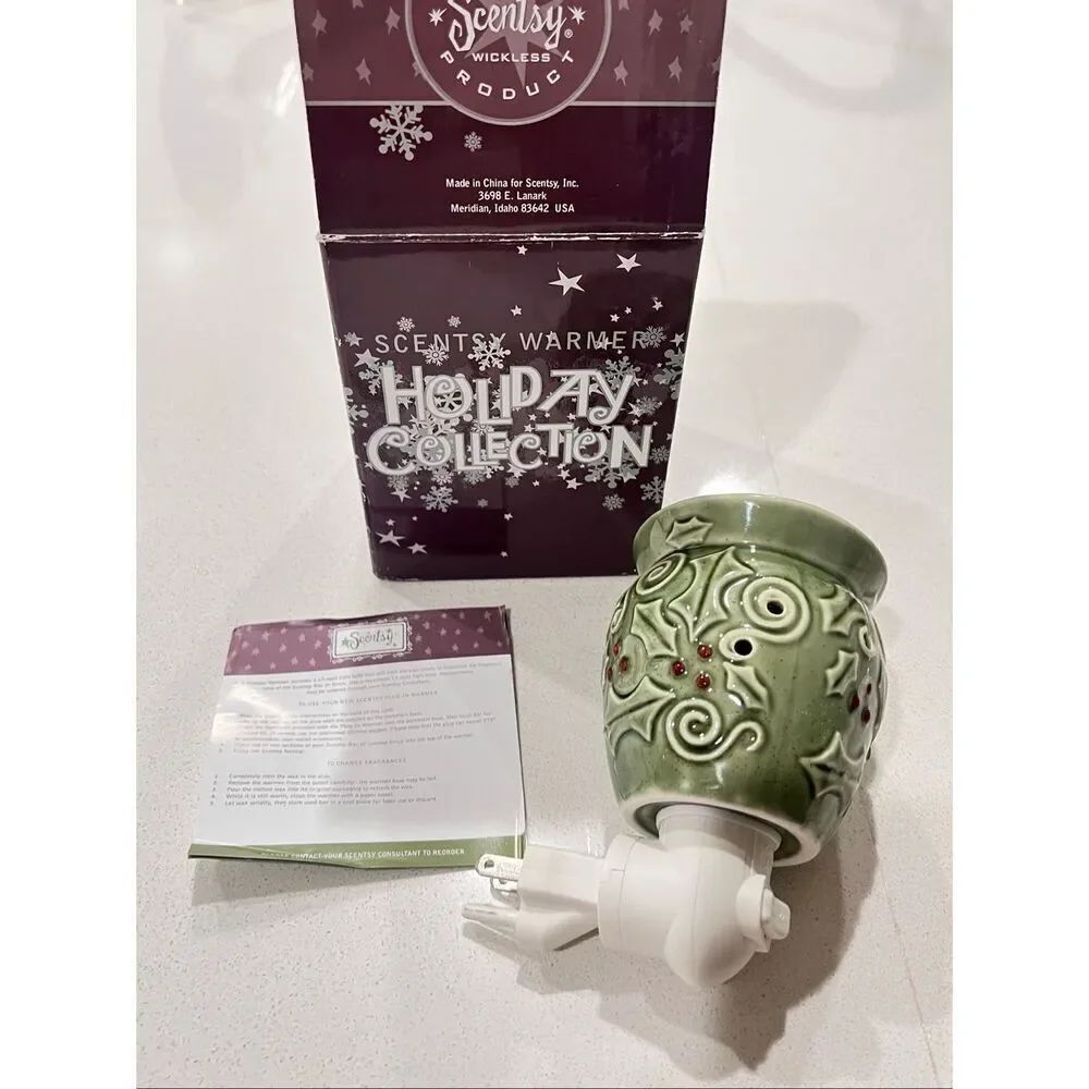 Scentsy Ceramic Green Holly Leaf Red Berries Plug-in Wax Warmer Holiday NWOT
